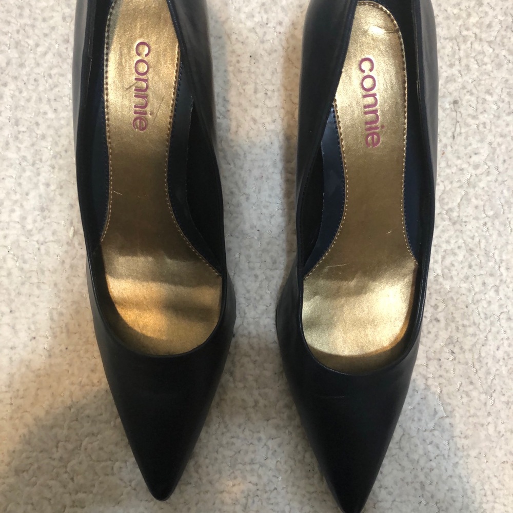 Navy Pumps